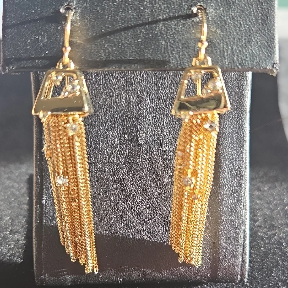 Chic Gold Tassel Earrings - Picture 7 of 7
